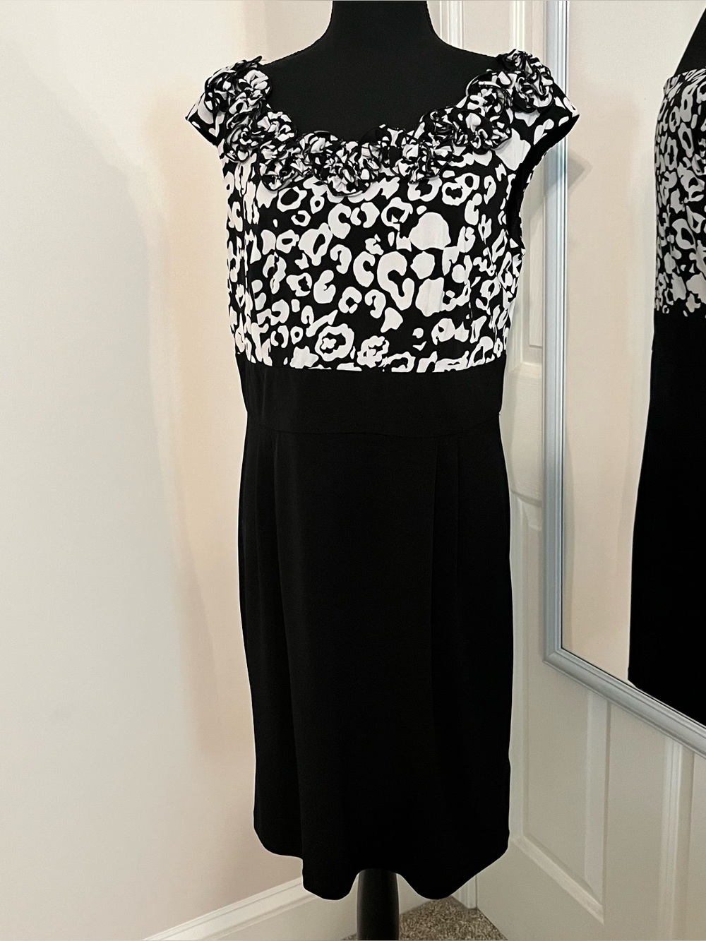 AB Studio Black & White Floral Cap-Sleeve Dress Women's size 14